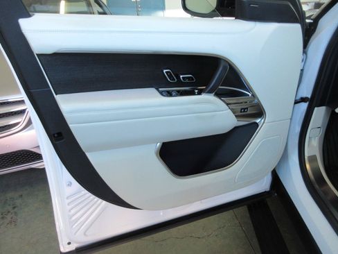 Used 2023 Land Rover Range Rover SE AWD/4WD image 5