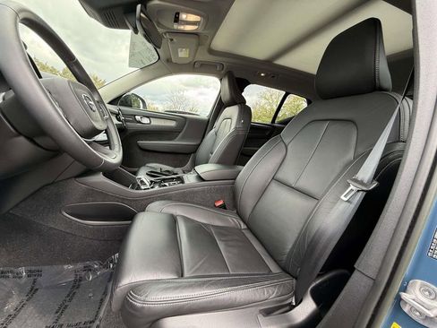 Used 2023 Volvo XC40 B5 Ultimate w/ Protection Package Premier image 2