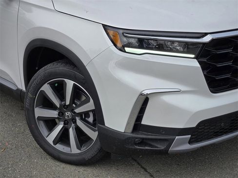 New 2025 Honda Pilot Elite image 9