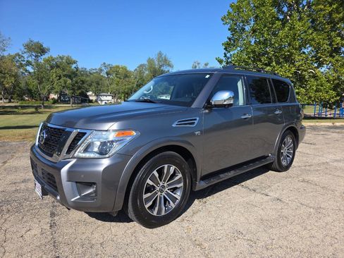 Used 2019 Nissan Armada SV image 2