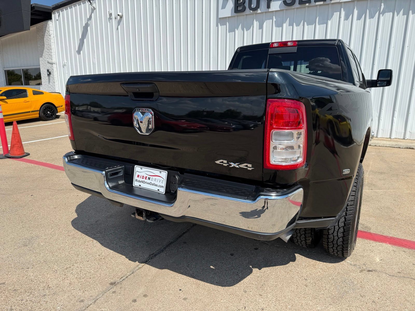 Used 2024 RAM 3500 Tradesman w/ Chrome Appearance Group AWD/4WD image 6