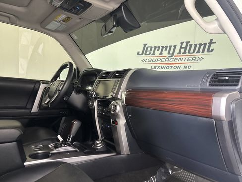 Used 2021 Toyota 4Runner Limited AWD/4WD image 33