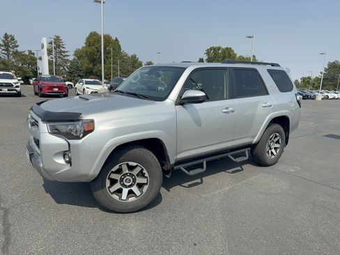 Used 2022 Toyota 4Runner TRD Off-Road AWD/4WD image 35