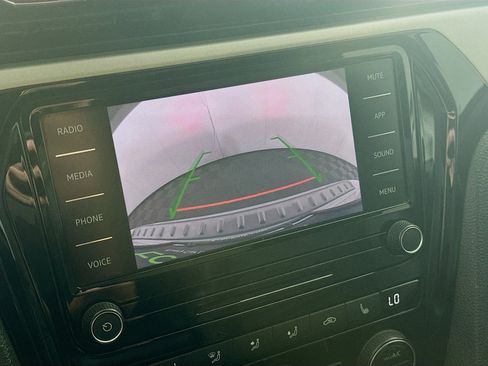 Used 2021 Volkswagen Passat 2.0T SE image 22