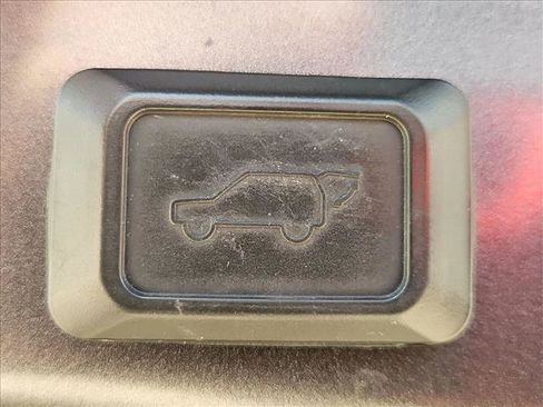 Used 2021 Toyota RAV4 XSE AWD/4WD image 7