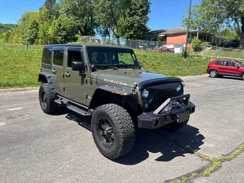 Used 2015 Jeep Wrangler Unlimited Rubicon w/ Connectivity Group AWD/4WD image 2