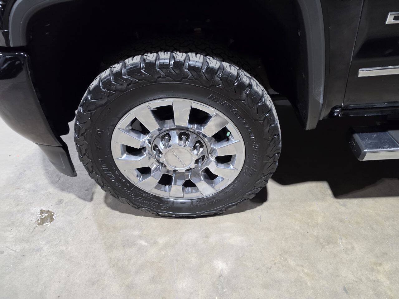 Used 2016 GMC Sierra 2500 Denali w/ Duramax Plus Package AWD/4WD image 26