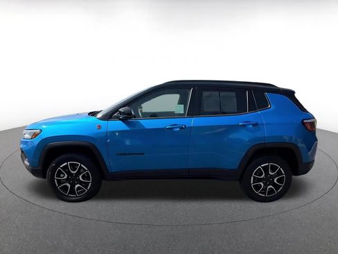Used 2025 Jeep Compass Trailhawk AWD/4WD image 9