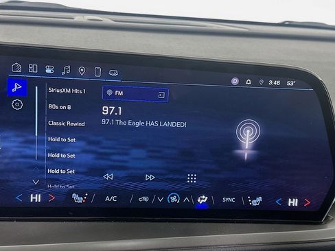 Used 2025 Chevrolet Traverse LT image 21