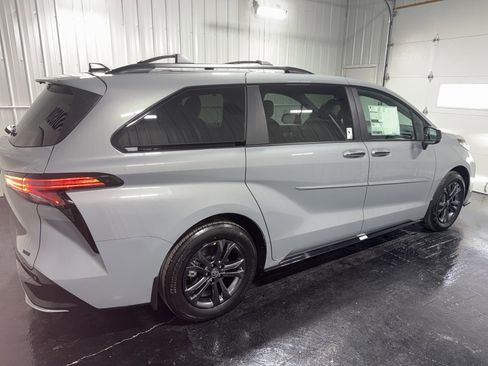 New 2026 Toyota Sienna XSE image 3