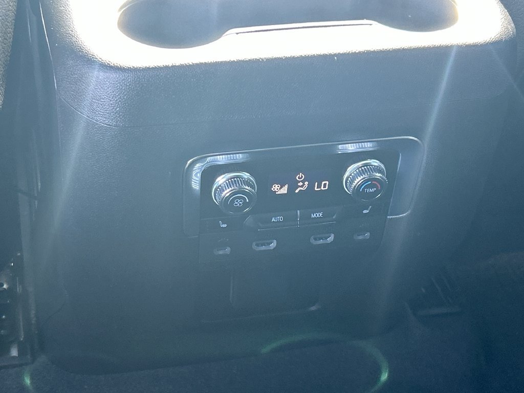 Used 2021 GMC Yukon Denali w/ Denali Ultimate Package AWD/4WD image 19