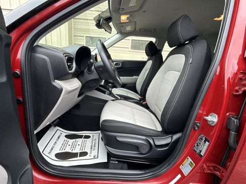 Used 2021 Hyundai Venue SEL w/ Cargo Package FWD image 13