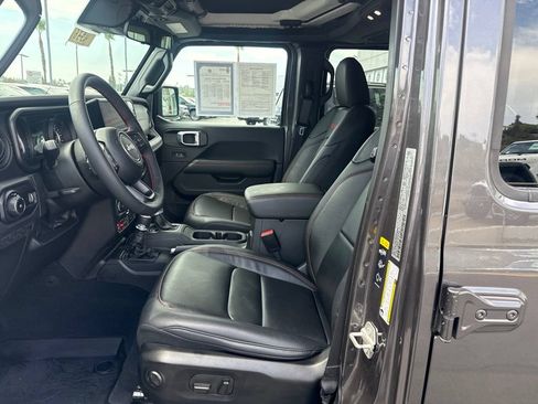 Used 2024 Jeep Wrangler Unlimited Rubicon w/ Convenience Group AWD/4WD image 13