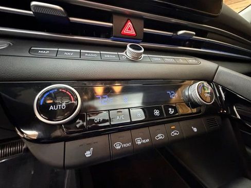 Used 2023 Hyundai Elantra Limited FWD image 25