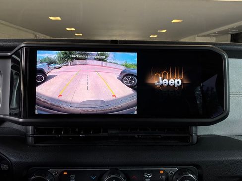 Used 2025 Jeep Wrangler Unlimited Sport AWD/4WD image 28