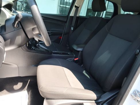 Used 2017 Ford Focus SE FWD image 5