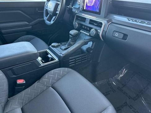 Certified 2026 Toyota Tacoma SR5 AWD/4WD image 19
