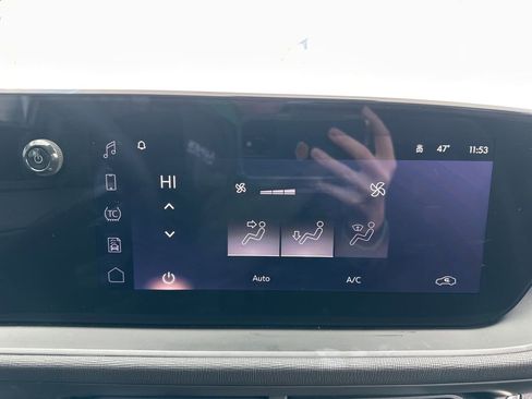 Used 2025 Buick Envista Preferred image 32