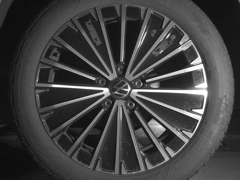 Used 2025 Volkswagen Taos SE image 14