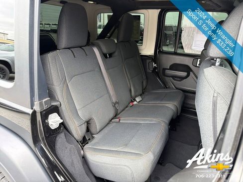 Used 2024 Jeep Wrangler Unlimited Sport AWD/4WD image 11