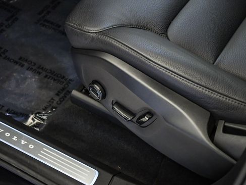 Certified 2025 Volvo XC90 B6 Ultra image 24