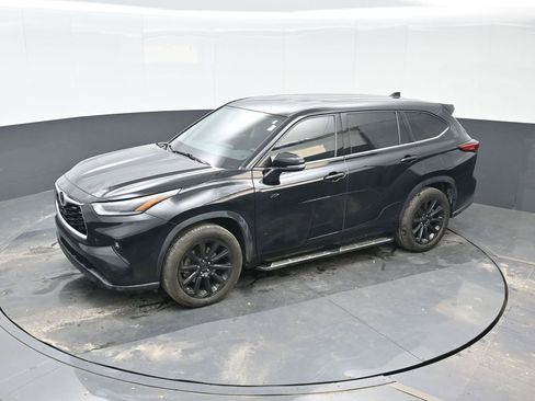 Used 2021 Toyota Highlander LE image 23