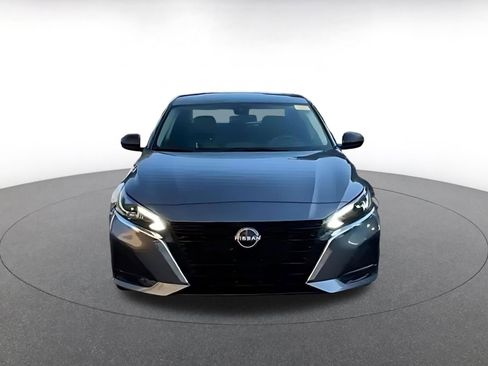 Used 2025 Nissan Altima 2.5 SV FWD image 4
