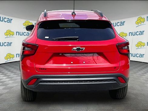New 2026 Chevrolet Trax LT w/ Driver Confidence Package FWD image 6