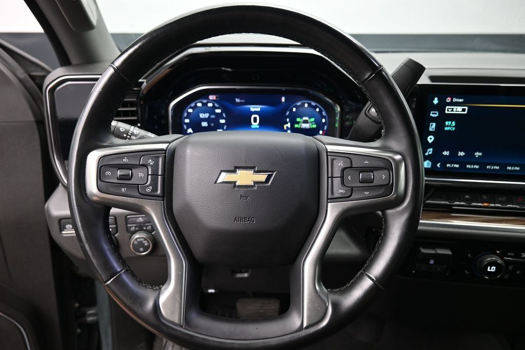 Used 2025 Chevrolet Silverado 1500 LT AWD/4WD image 17