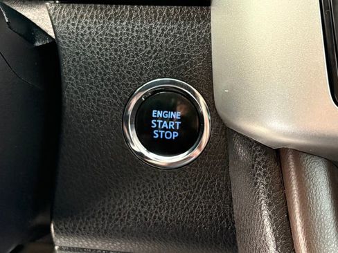 Used 2019 Toyota Highlander AWD V6 image 43