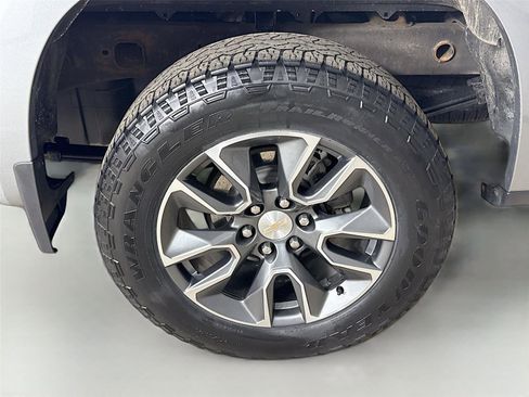 Used 2023 Chevrolet Silverado 1500 LT AWD/4WD image 29