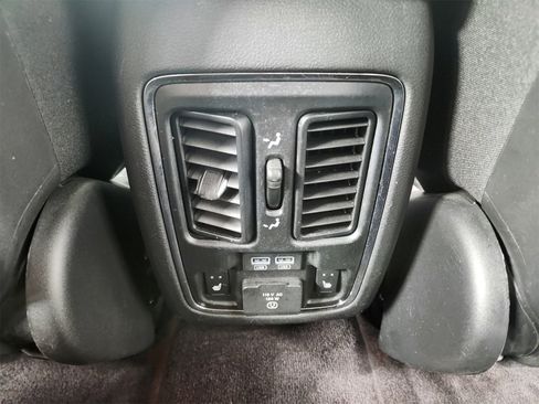Used 2018 Jeep Grand Cherokee Limited image 37