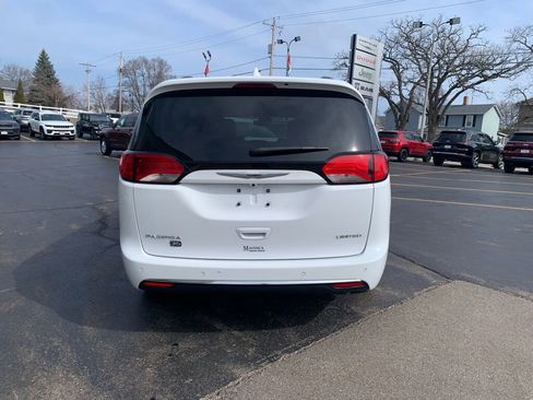 Used 2020 Chrysler Pacifica Limited image 6