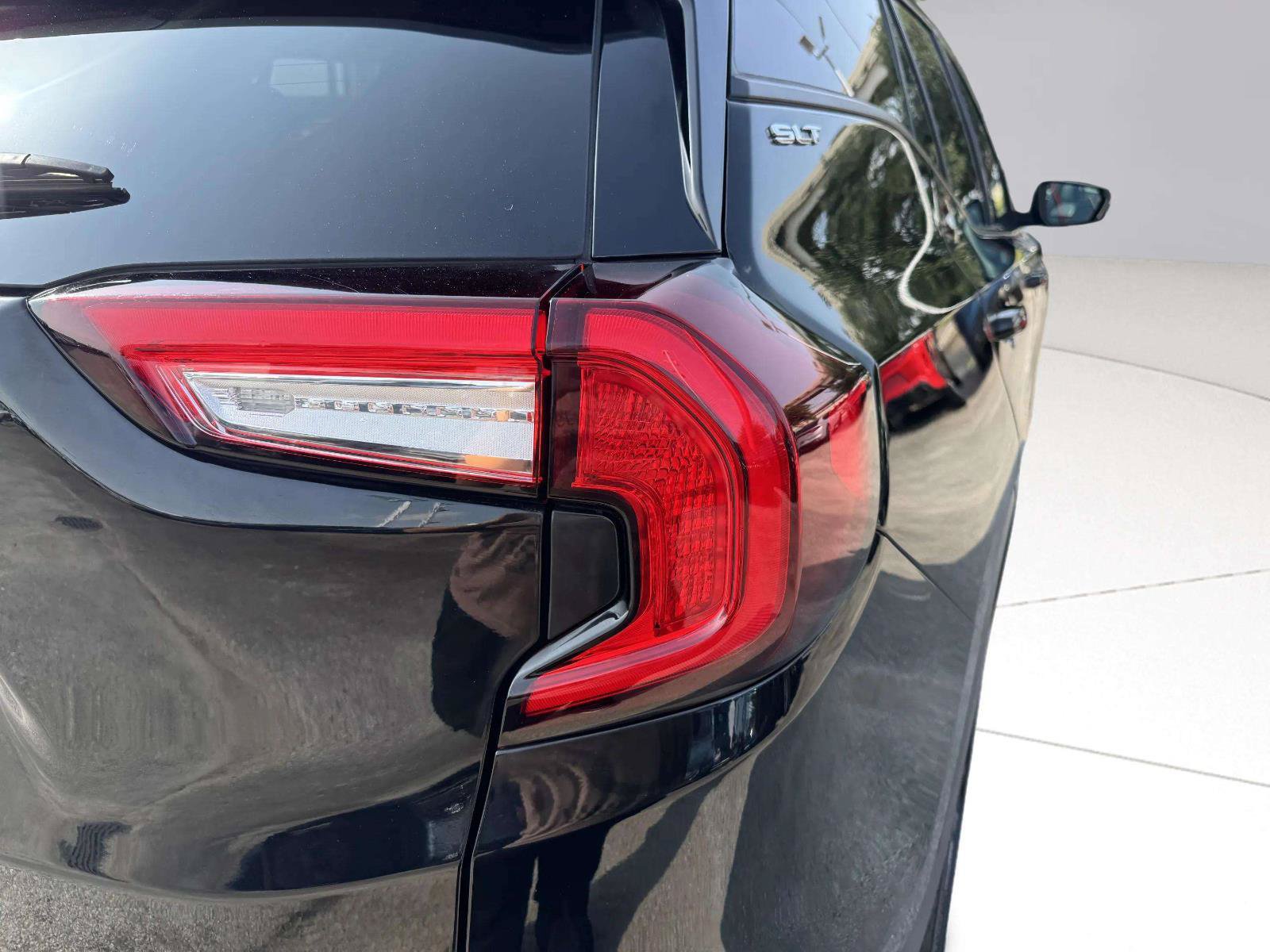 Used 2022 GMC Terrain SLT w/ Infotainment Package II AWD/4WD image 16