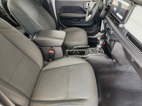 Used 2024 Jeep Wrangler Unlimited Sahara AWD/4WD image 15