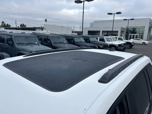 Used 2023 Jeep Grand Cherokee Limited w/ Black Appearance Package image 33