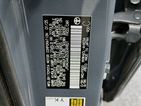 Used 2025 Toyota Prius LE FWD image 12