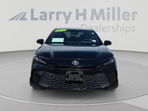 Certified 2025 Toyota Camry SE FWD image 8