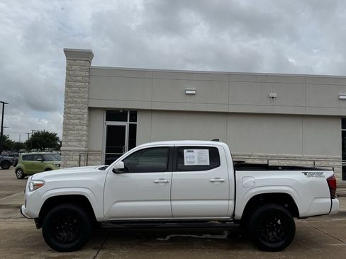 Used 2020 Toyota Tacoma SR w/ SR Convenience Package RWD image 3
