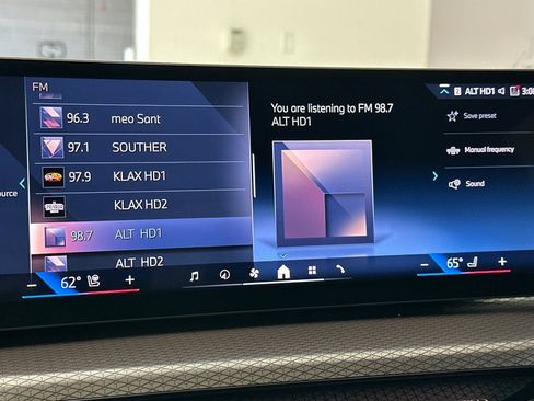 Used 2025 BMW 330i 330i w/ Convenience Package image 22