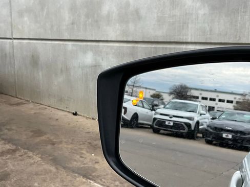 Used 2025 Nissan Versa SV image 19