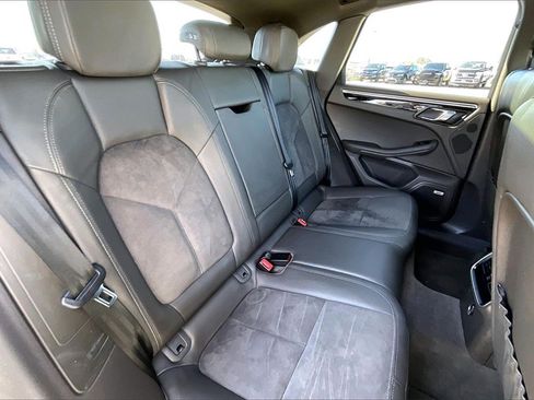 Used 2017 Porsche Macan Base image 21