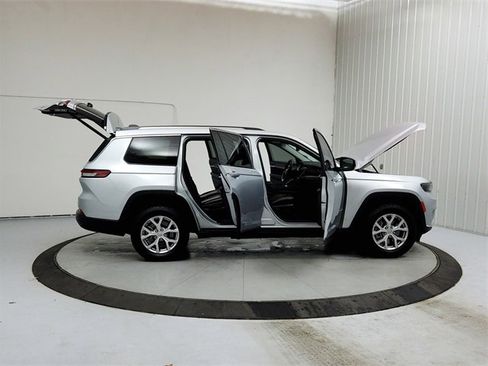 Used 2022 Jeep Grand Cherokee L Limited image 16