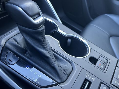 Used 2020 Toyota Highlander XLE image 16