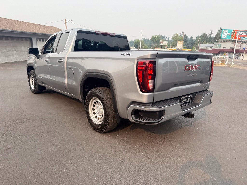 Used 2023 GMC Sierra 1500 SLE w/ Enhanced Capability Package AWD/4WD image 3