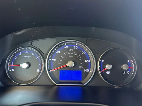 Used 2011 Hyundai Santa Fe Limited w/ Navigation Pkg 4 image 14