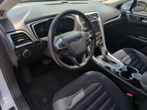 Used 2016 Ford Fusion SE FWD image 16