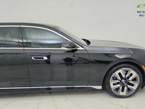 Used 2023 BMW i7 xDrive60 AWD/4WD image 8