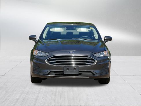 Used 2019 Ford Fusion SE FWD image 2