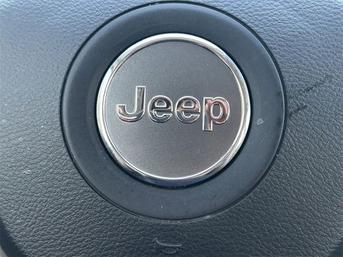 Used 2021 Jeep Cherokee Latitude Lux image 35